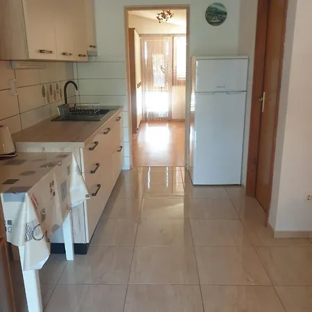 Family Friendly Stefi-vir Apartment