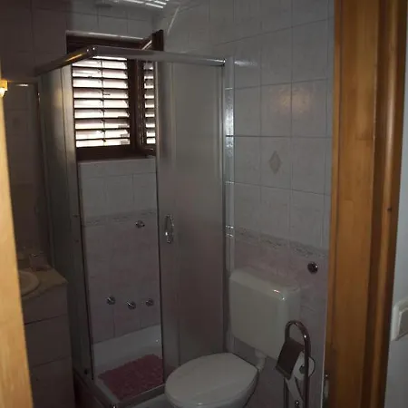 Family Friendly Stefi-vir Apartment Vir