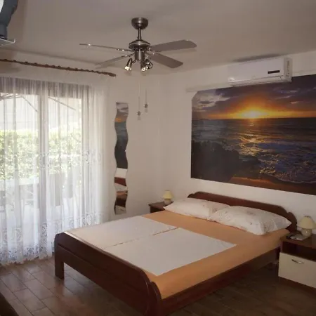 Family Friendly Stefi-vir Apartment